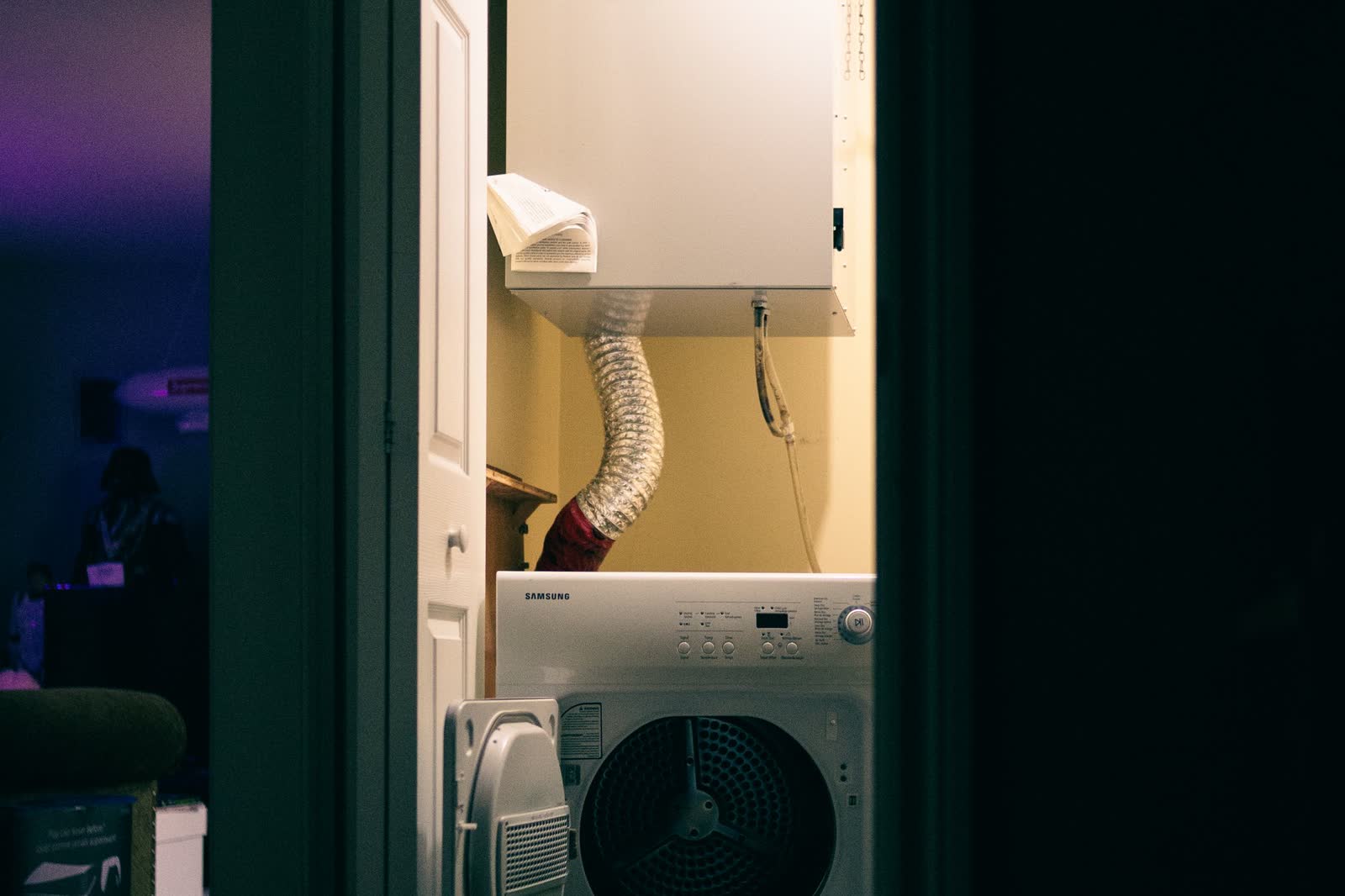 Clothes dryer with its vent duct in a small laundry closet