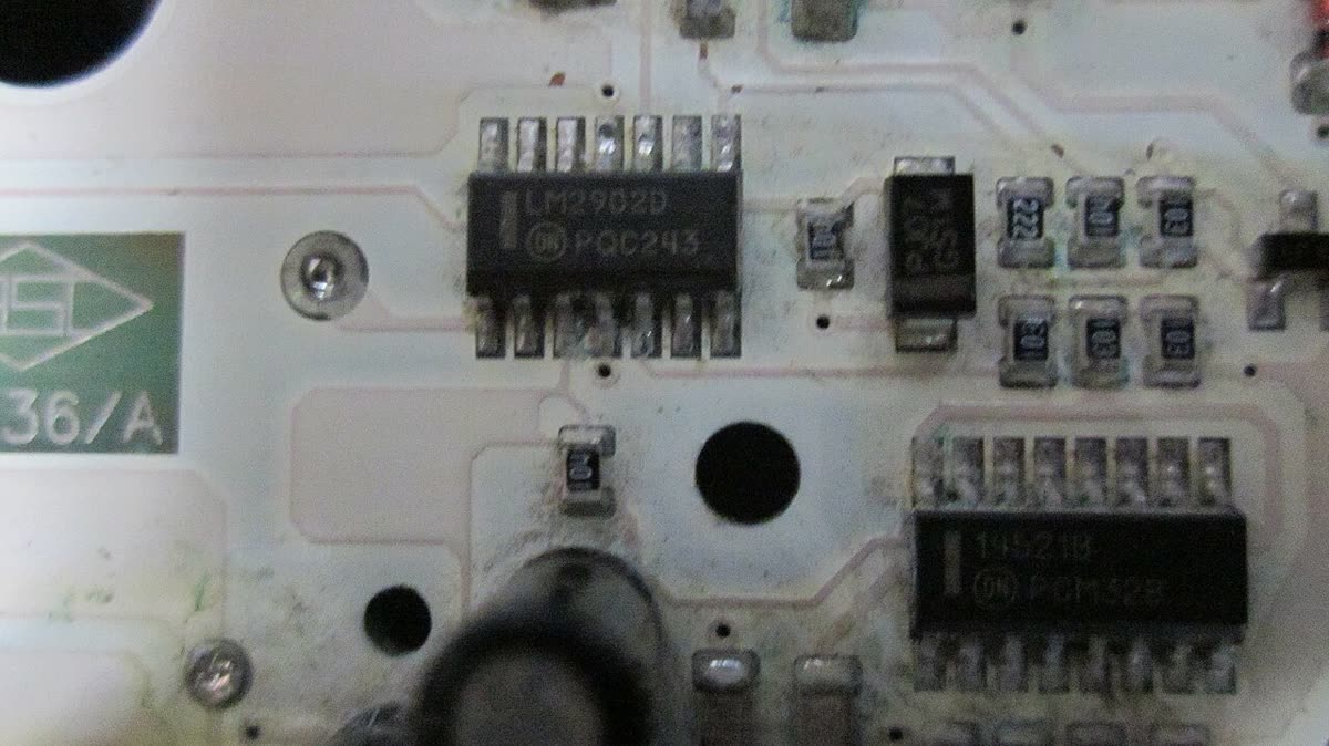 Printed circuit board with mounted electronic components