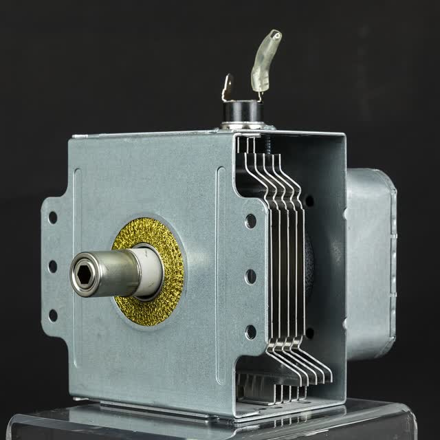 Microwave oven magnetron with cooling fins and antenna dome